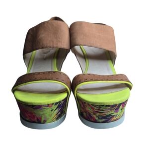 Joan and David Neon Platform